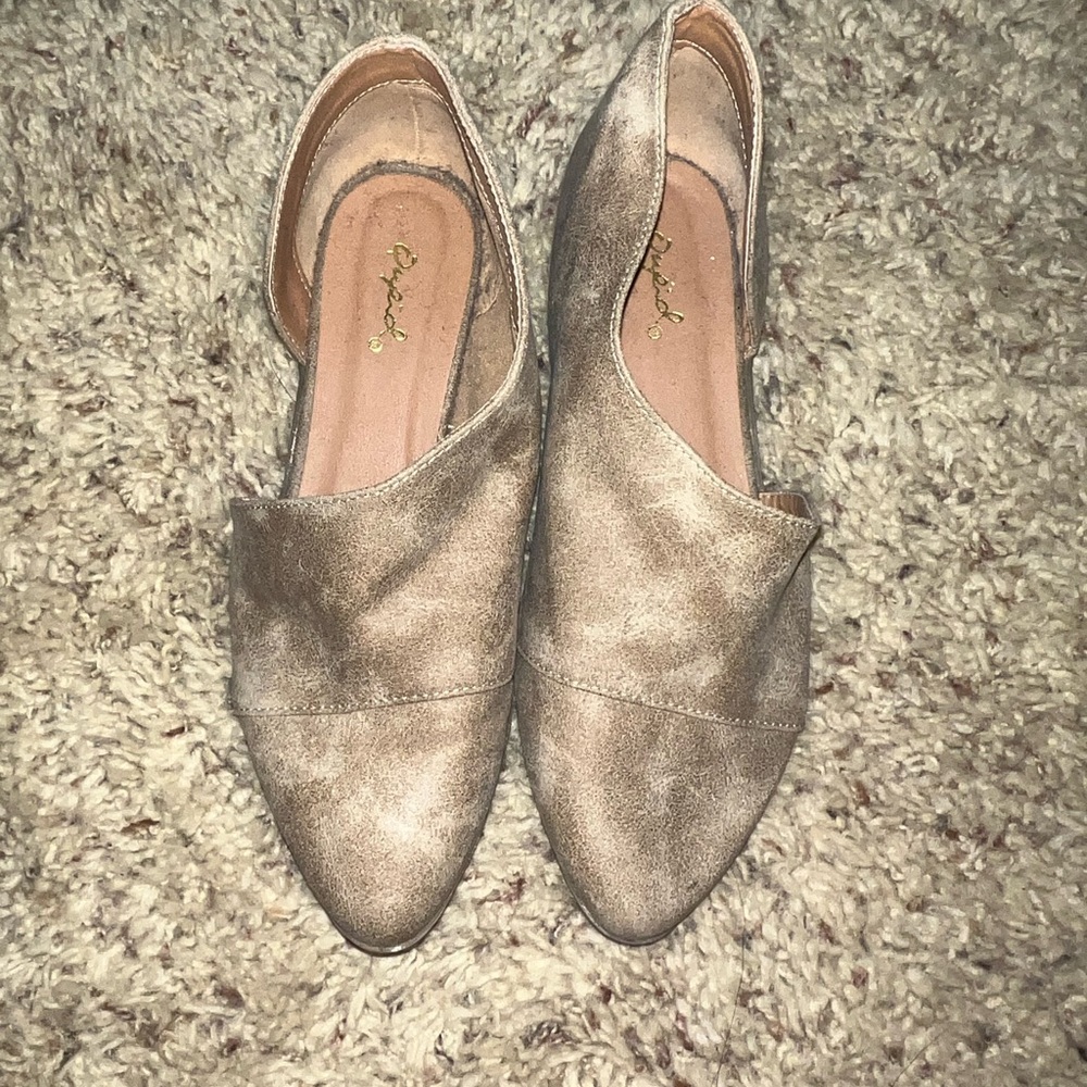 Tan colored flats.  Size 7.5